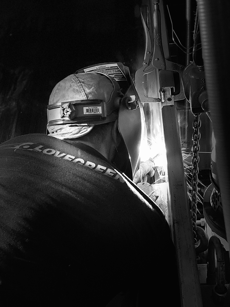 http://Lovegreen%20millwright%20performing%20field%20welding%20in%20tight%20quarters%20during%20equipment%20installation